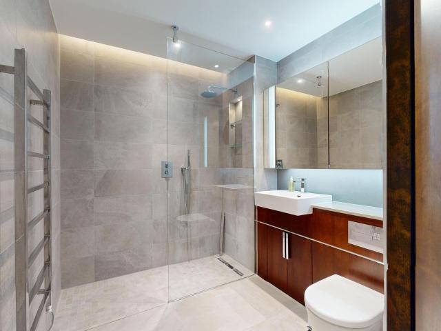 2 bedroom flat to rent on Charles Clowes Walk, London