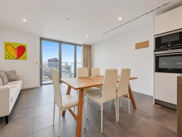 2 bedroom flat to rent on City Road, London