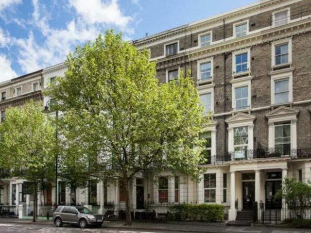 2 bedroom flat to rent on Cromwell Road, London