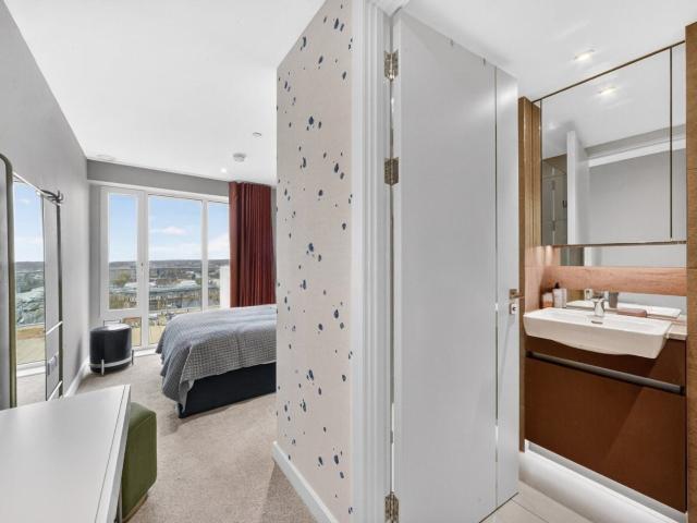 2 bedroom flat to rent on Duke Of Wellington Avenue, London