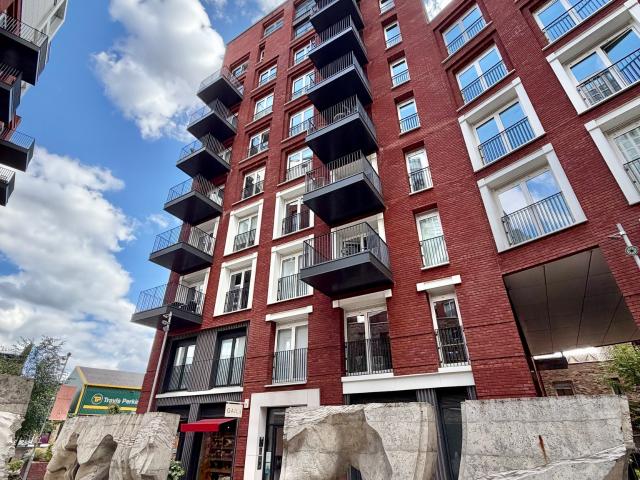 2 bedroom flat to rent on Exchange Gardens, London