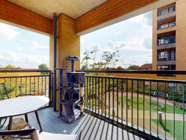 2 bedroom flat to rent on East Acton Lane, London