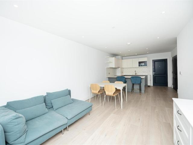 2 bedroom flat to rent on Filmworks Walk, London