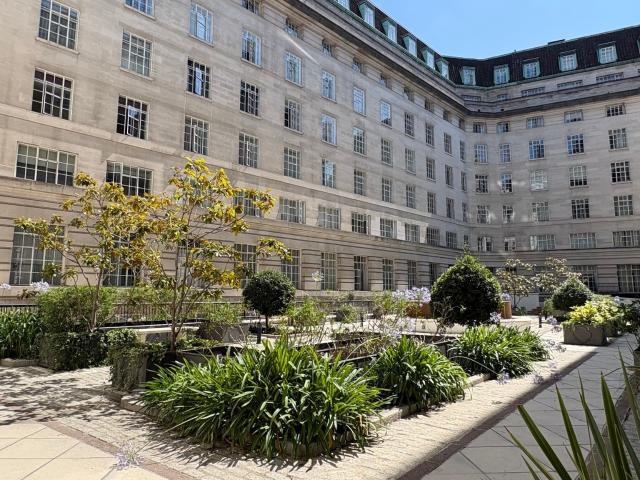 2 bedroom flat to rent on Forum Magnum Square, London