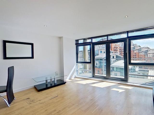 2 bedroom flat to rent on Gotts Road, Leeds