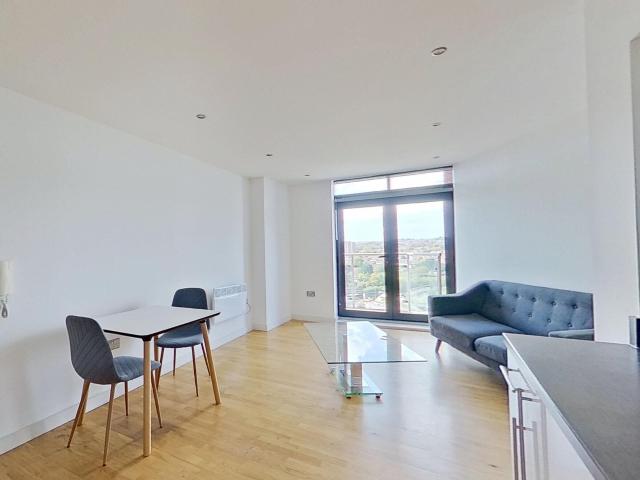 2 bedroom flat to rent on Gotts Road, Leeds