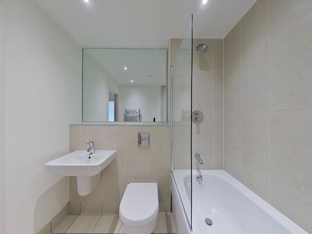 2 bedroom flat to rent on Gotts Road, Leeds