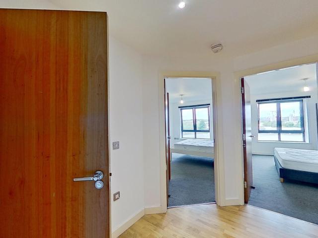 2 bedroom flat to rent on Gotts Road, Leeds