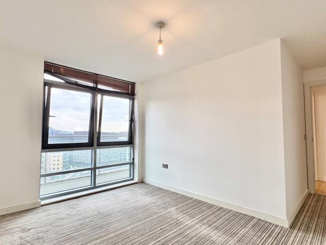 2 bedroom flat to rent on Gotts Road, Leeds