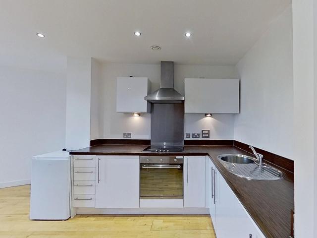 2 bedroom flat to rent on Gotts Road, Leeds
