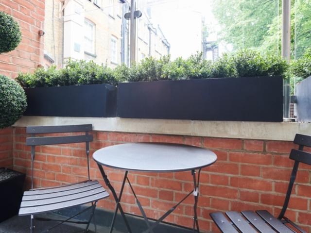 2 bedroom flat to rent on Green Street, London