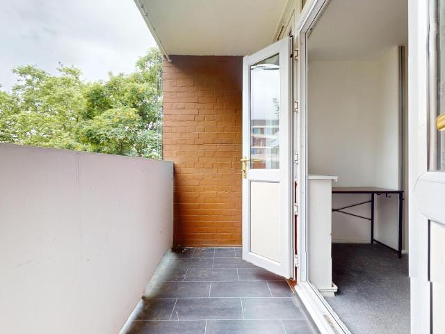 2 bedroom flat to rent on Hall Place, London