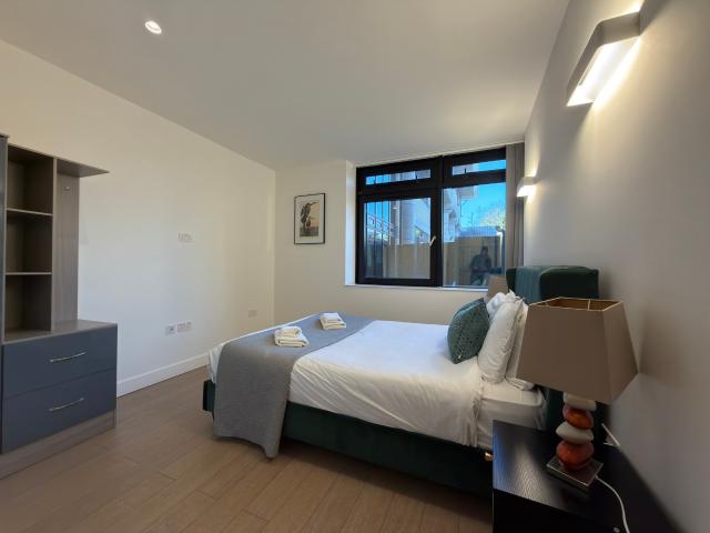 2 bedroom flat to rent on Harlequin Avenue, London