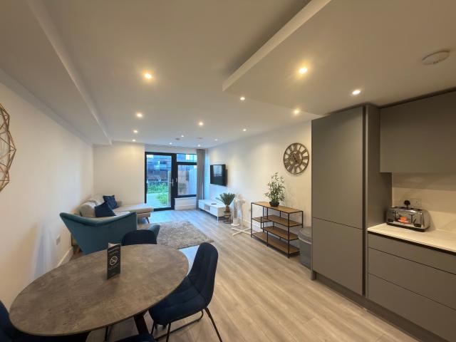2 bedroom flat to rent on Harlequin Avenue, London