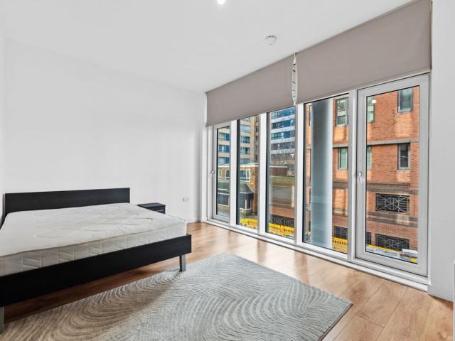 2 bedroom flat to rent on Headstone Road, London