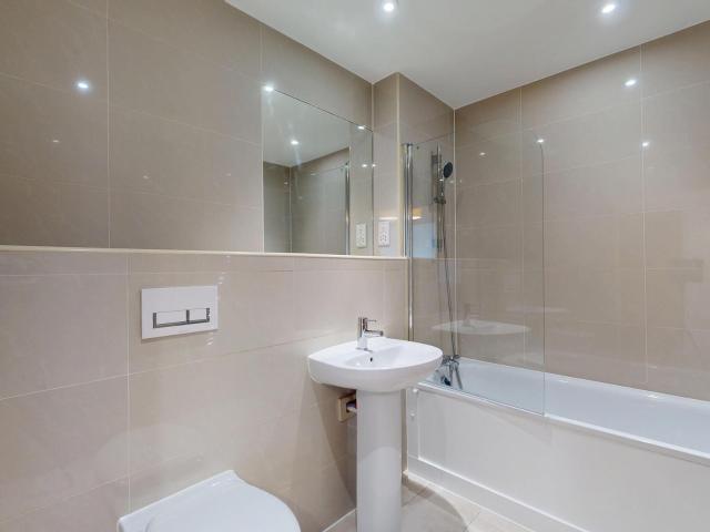 2 bedroom flat to rent on Headstone Road, London