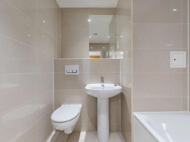 2 bedroom flat to rent on Headstone Road, London