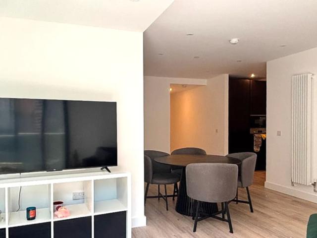 2 bedroom flat to rent on Heartwood Boulevard, London