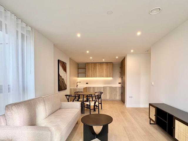 2 bedroom flat to rent on Heygate Street, London