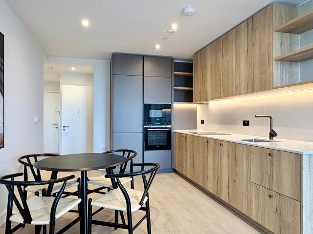 2 bedroom flat to rent on Heygate Street, London