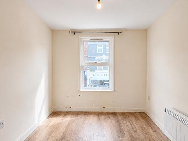 2 bedroom flat to rent on High Road, London