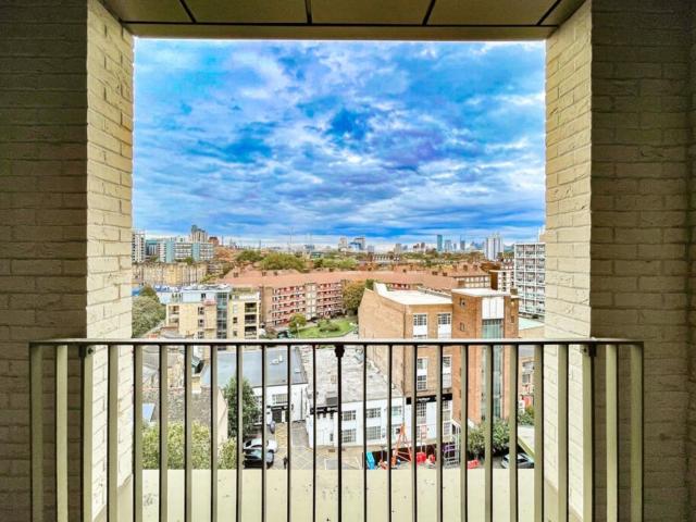 2 bedroom flat to rent on Kennington Lane, London