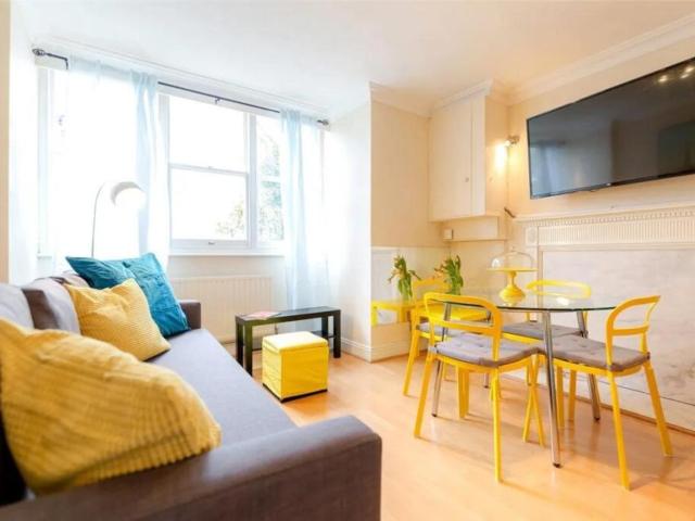 2 bedroom flat to rent on Lexham Gardens, London