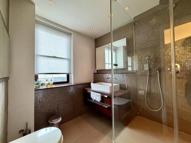 2 bedroom flat to rent on Lorne Gardens, London