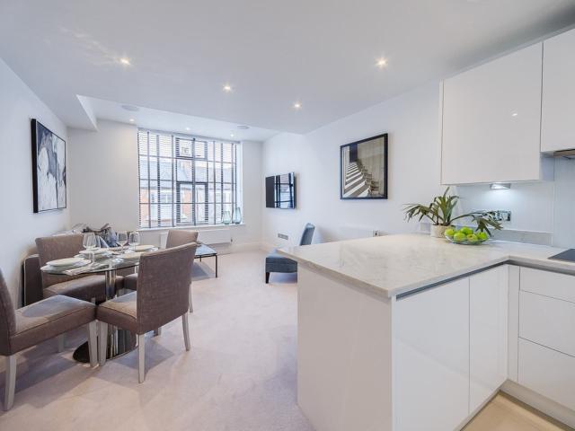 2 bedroom flat to rent on Rainville Road, London