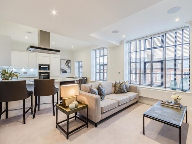 2 bedroom flat to rent on Rainville Road, London