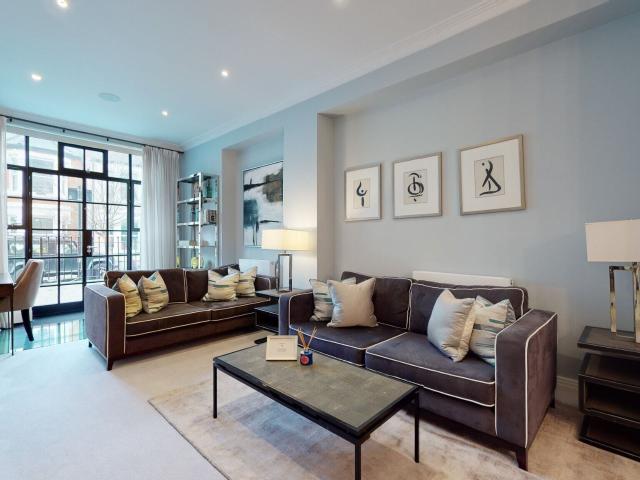 2 bedroom flat to rent on Rainville Road, London