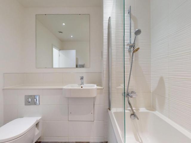 2 bedroom flat to rent on St. Peters Street, Bedford