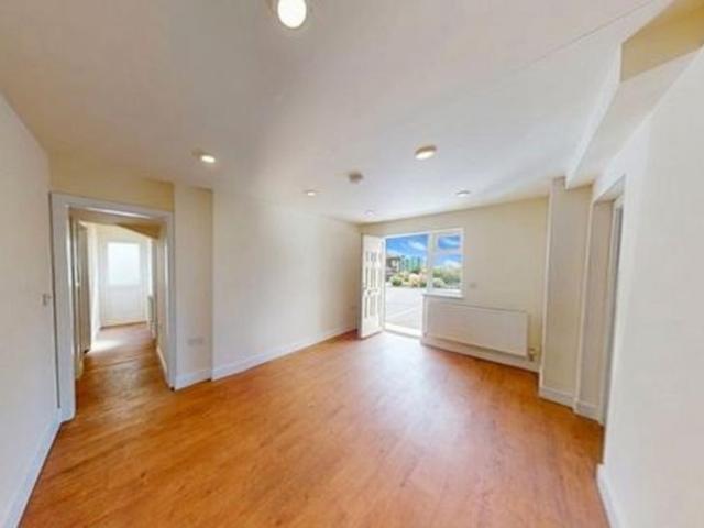 2 bedroom flat to rent on Sydenham Road, London