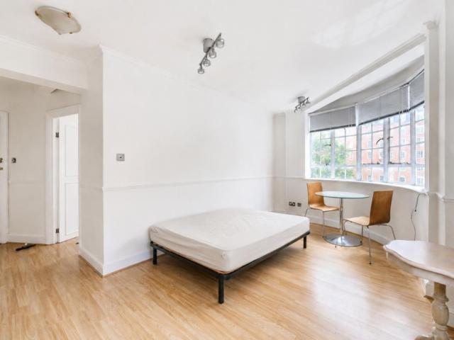 2 bedroom flat to rent on Sloane Avenue, London