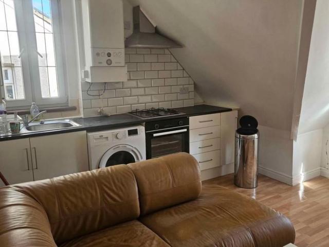 2 bedroom flat to rent on Temple Road, London