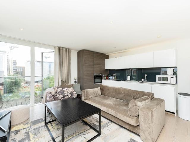2 bedroom flat to rent on Tizzard Grove, London
