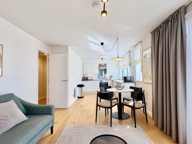 2 bedroom flat to rent on Tottenham Street, London
