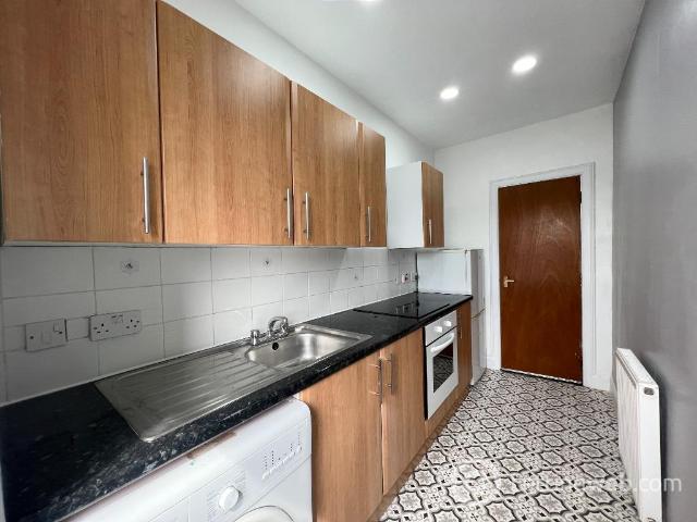 2 Bedroom Flat to Rent at Bowbridge, Coldside, Dundee, Dundee City