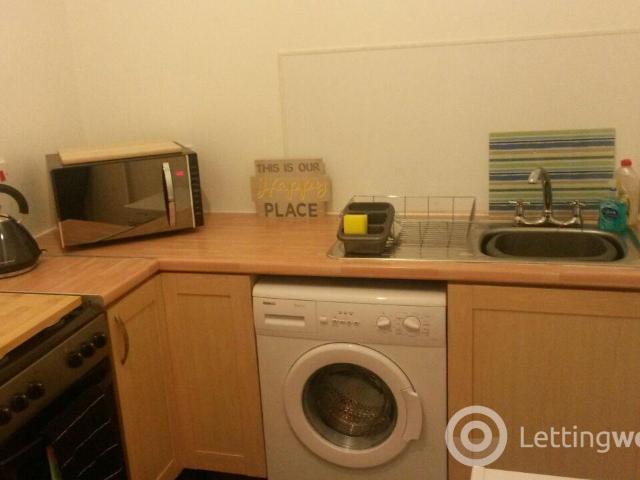 2 Bedroom Flat to Rent at Carluke, Clydesdale West, South Lanarkshire
