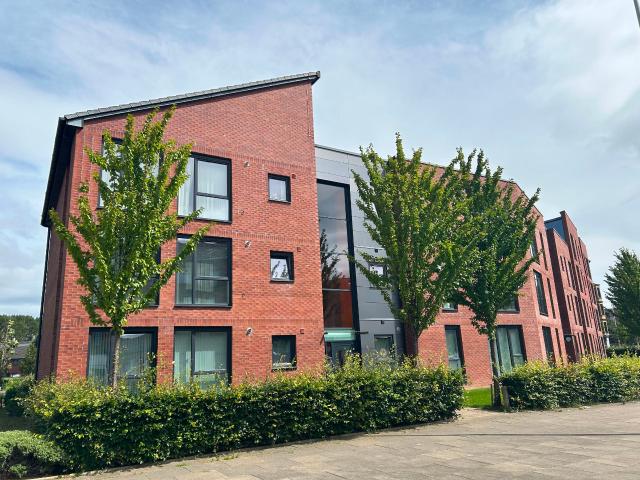 2 bedroom flat to rent at Govan Road, Glasgow