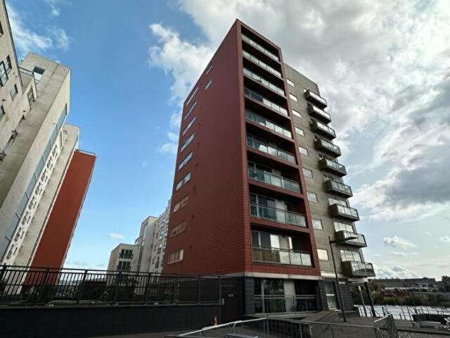 2 Bedroom Flat To Rent In Meadowside Quay Walk, Glasgow, G11