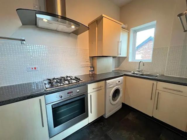 2 Bedroom Flat To Rent In Melton Road, West Bridgford, Nottingham, NG2