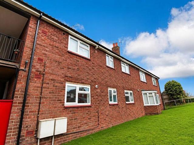 2 Bedroom Flat To Rent In Mill Crescent, Southam, CV47