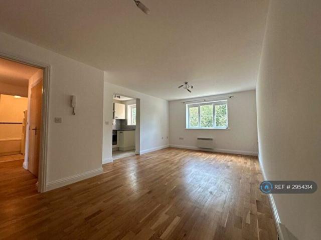 2 Bedroom Flat To Rent In Monarch Way, Leighton Buzzard, LU7