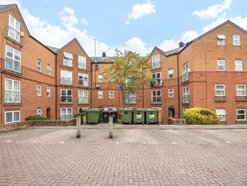 2 Bedroom Flat To Rent In Newland Road, Ashby Court, OX16
