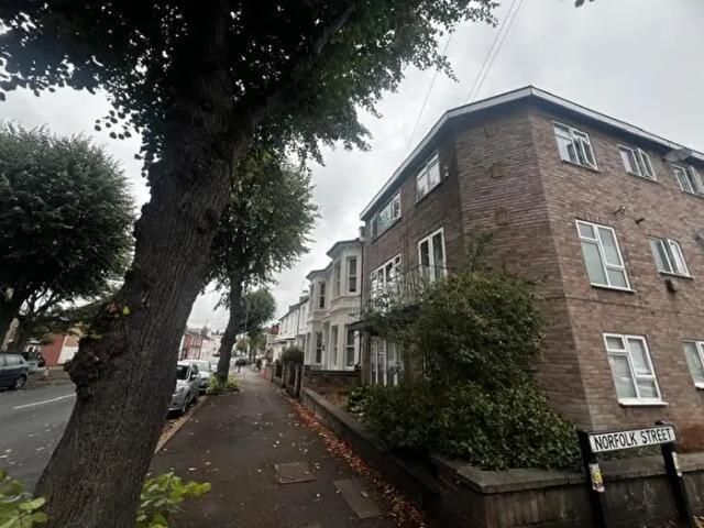 2 Bedroom Flat To Rent In Norfolk Street, Leamington Spa, Warwickshire, CV32