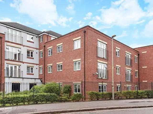 2 Bedroom Flat To Rent In North Way, Headington, Oxford, OX3
