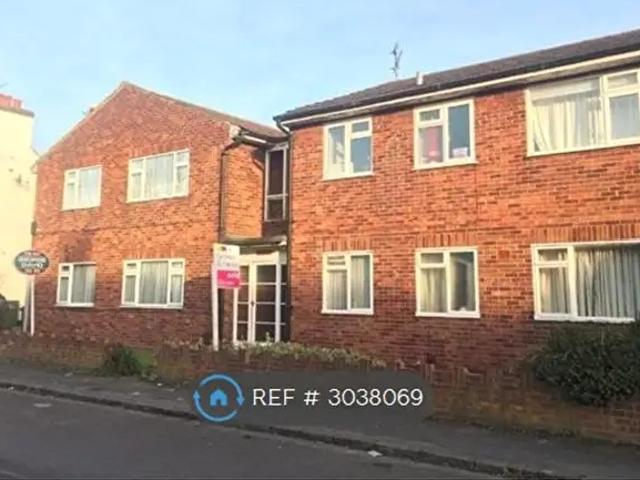 2 Bedroom Flat To Rent In Northern Road, Aylesbury, HP19