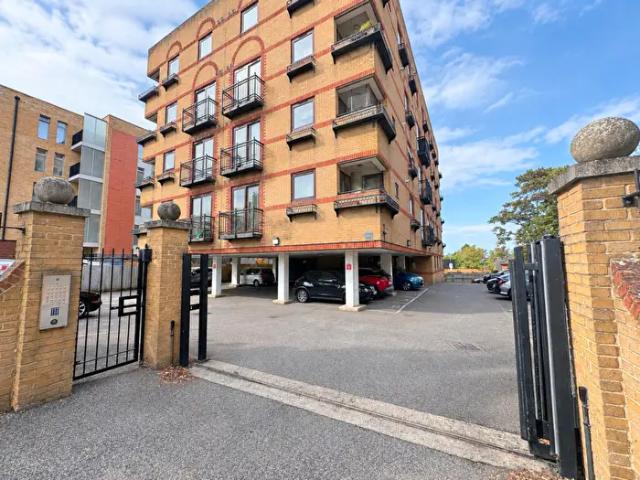 2 Bedroom Flat To Rent In Oxford Road, Aylesbury, HP19