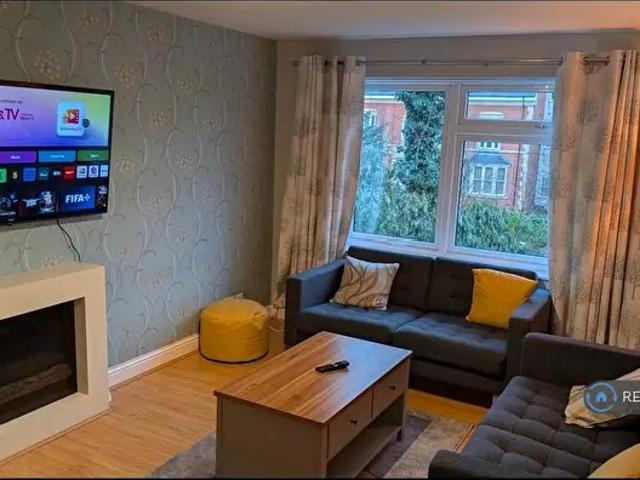 2 Bedroom Flat To Rent In Old Warwick Court, Solihull, B92